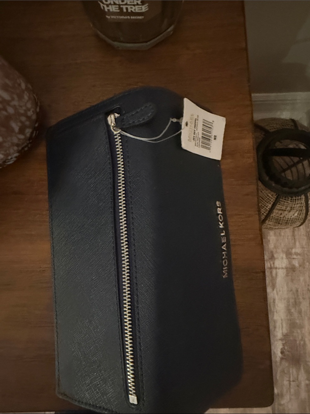 Michael kors navy nwt wallet and luggage tags nwt lots of compartments great!!! - Picture 5 of 5